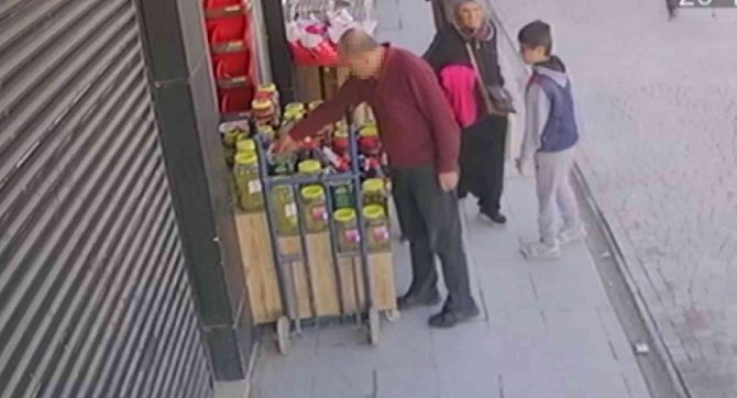 Çalmadan Önce Zeytinyağının Son Kullanma Tarihine Bakan Hırsız Pes Dedirtti