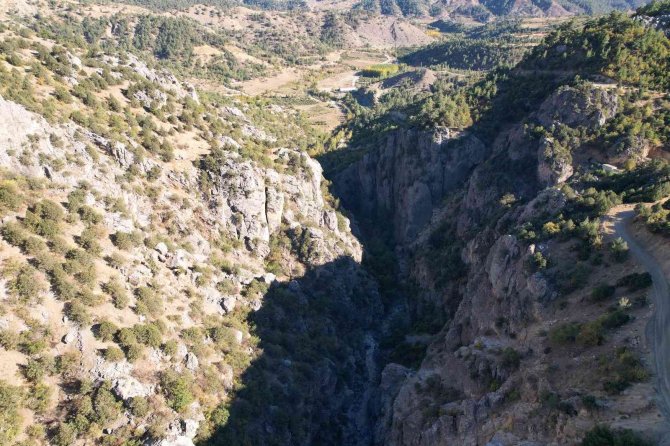 Taşköprü Kanyon Vadisi Keşfedilmeyi Bekliyor