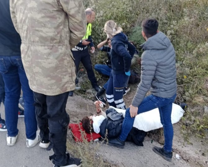 Kamyona Çarpan Otomobil Kanala Düştü: 1’i Ağır 4 Yaralı