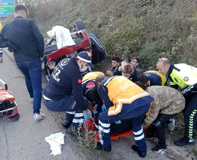Kamyona Çarpan Otomobil Kanala Düştü: 1’i Ağır 4 Yaralı