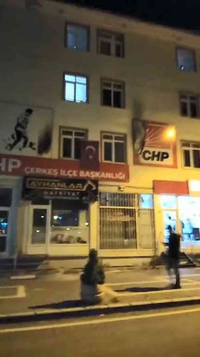 Çankırı’da Chp İlçe Başkanlığının Bulunduğu Binaya Molotofkokteyli Saldırı