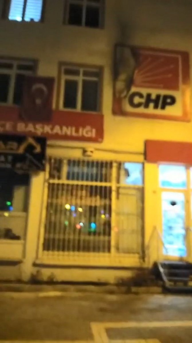 Çankırı’da Chp İlçe Başkanlığının Bulunduğu Binaya Molotofkokteyli Saldırı