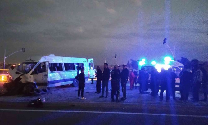 Gaziantep’te İşçi Servisi İle Otomobil Çarpıştı: 1 Ölü, 15 Yaralı