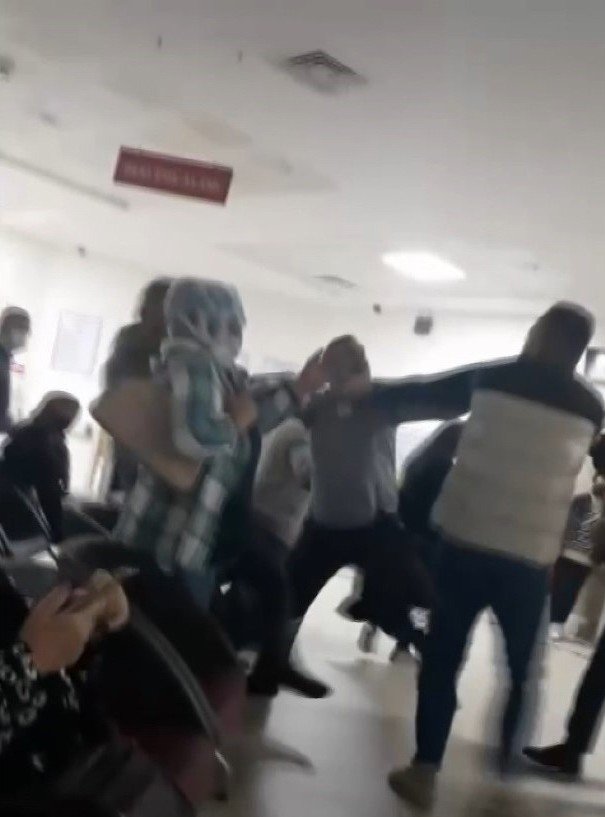 Bursa’da Kavgalar Cep Telefonu Kameralarına Yansıdı