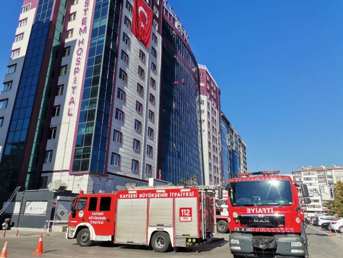 Hastanede Yangın Çıktı, Hastalar Tahliye Edildi
