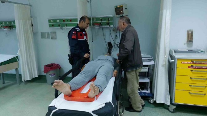 Kahraman Çaycı Balkondan Atlayan Şahsı Tutarak Ölümden Kurtardı