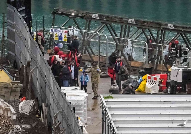 İ̇ngiltere’de Mülteci Merkezine Bombalı Saldırı