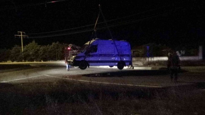 Silivri’de Ambulans Yan Yattı, 3 Sağlık Personeli Ölümden Döndü