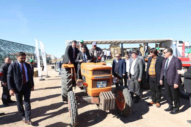 Kahramankazan Belediyesi’nden 550 Çiftçiye Buğday Ve Arpa Tohumu Desteği