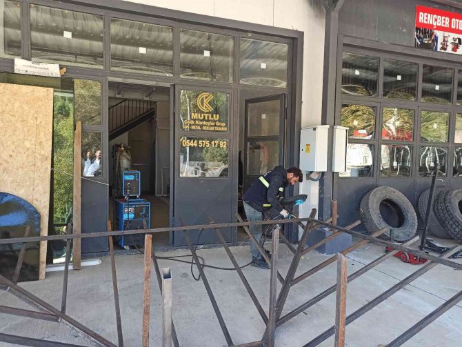 Selde İş Yerleri Yıkılan Sanayi Esnafı Yeni Dükkanlarında Hizmet Vermeye Başladı