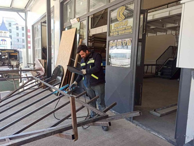 Selde İş Yerleri Yıkılan Sanayi Esnafı Yeni Dükkanlarında Hizmet Vermeye Başladı