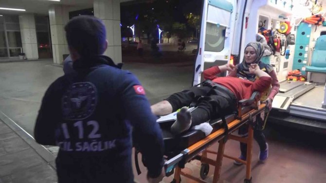 Takla Atan Otomobildeki 2 Kişi Yaralandı