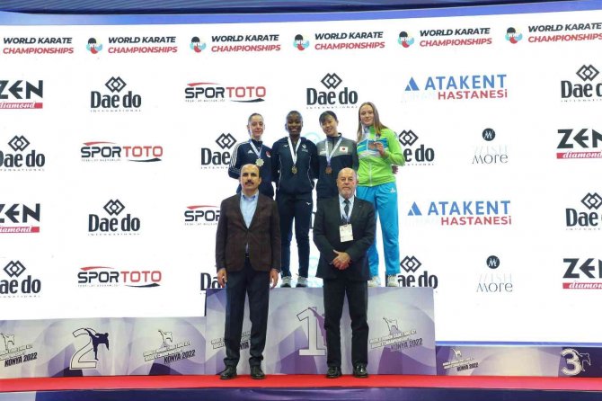 Başkan Altay Karate Şampiyonasında Dereceye Giren Sporculara Madalyalarını Verdi