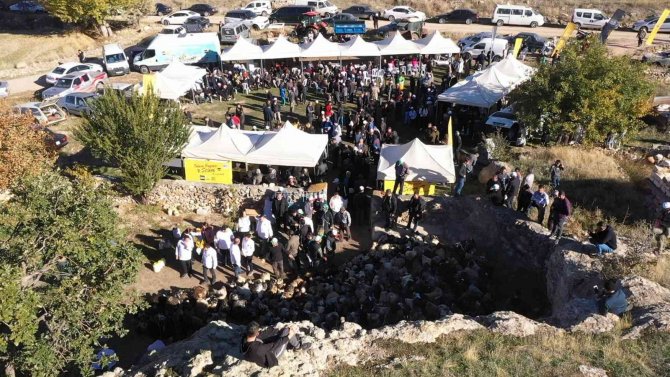 Konya Büyükşehir Kızılören’de Mağaradan Peynir Çıkarma Geleneğini Yaşatıyor