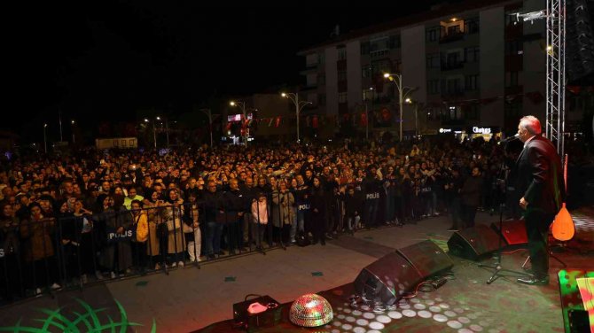 Konya Büyükşehir Akşehir Ve Ereğli’de Cumhuriyet Konserleri Düzenledi