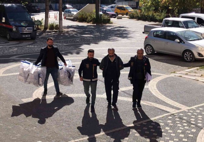 Konya’da Beyaz Çarşafa Gizlenmiş Binlerce Uyuşturucu Hap Ele Geçirildi