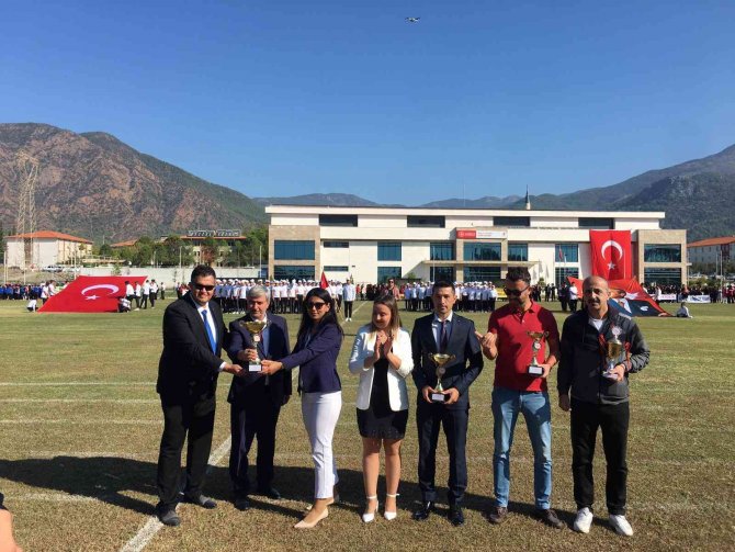 Köyceğiz’de Cumhuriyet Kupasını Atatürk Ortaokulu Kazandı
