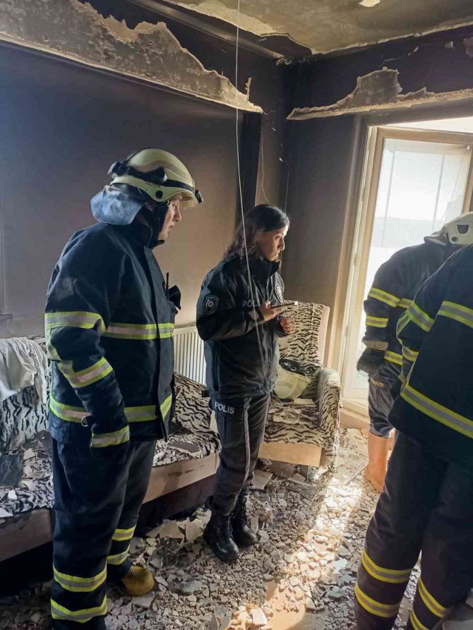Kastamonu’da Bir Binanın 12’nci Katında Çıkan Yangını İtfaiye Söndürdü