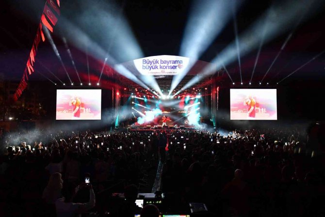 Mersin’de ’Patron’ Ve ’Edis’ İle Unutulmaz Bir Bayram Gecesi Yaşandı