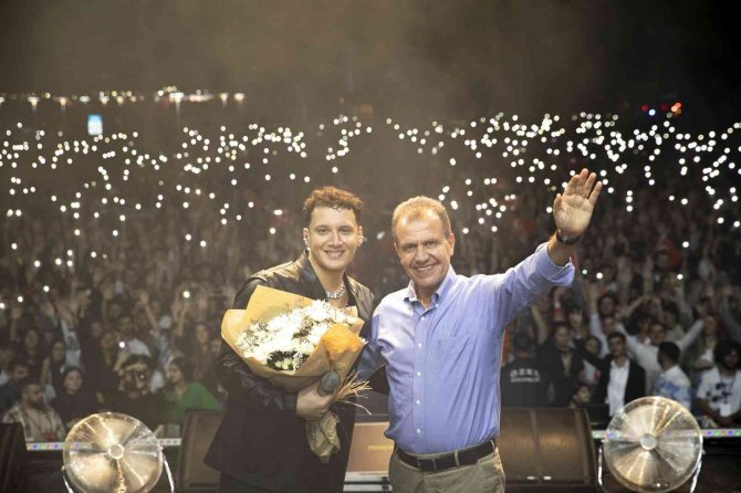 Mersin’de ’Patron’ Ve ’Edis’ İle Unutulmaz Bir Bayram Gecesi Yaşandı