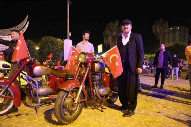 1923 Motor Tutkununun Cumhuriyet Coşkusu Görsel Şölene Dönüştü