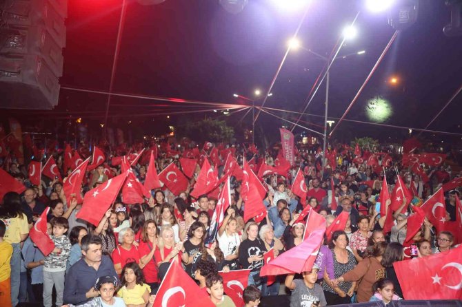 Mezitli’de Cumhuriyet Coşkusu Caddelere Sığmadı