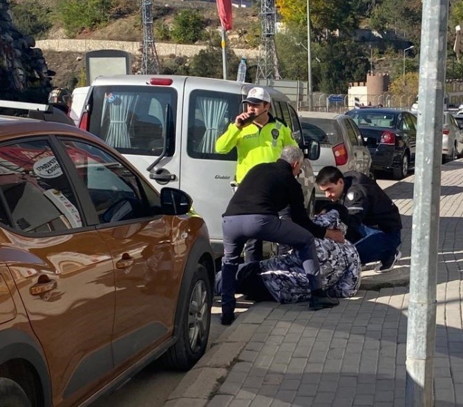 Bilecik’te Motosiklet Yayaya Çarptı: 2 Yaralı