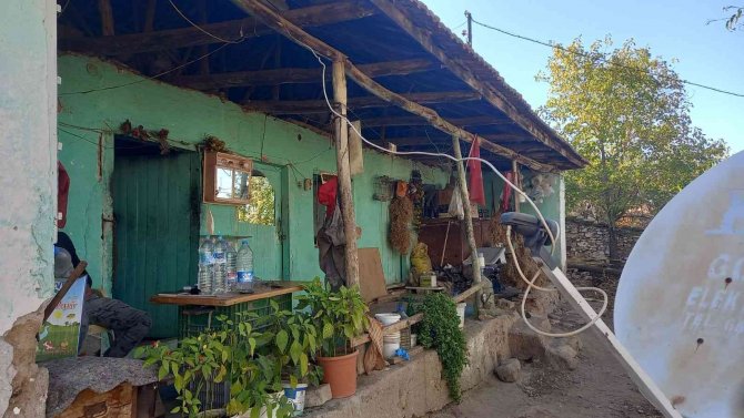 Alaşehir’de 3 Çocuk Babası Evinde Ölü Bulundu