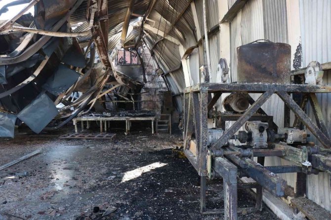 Sakarya’daki Fabrika Yangınında Oluşan Tahribat Gözler Önüne Serildi