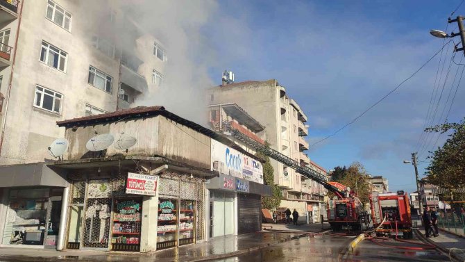 Çocuk Giyim Mağazasının Deposunda Yangın