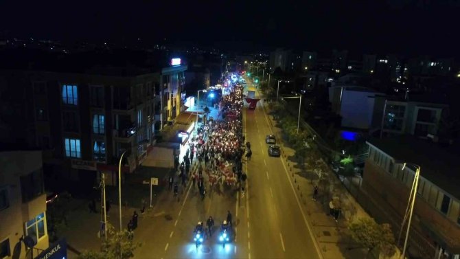 Sancaktepe’de Cumhuriyet Coşkusu Fener Alayı Ve Ebru Yaşar Konseri İle Yaşandı