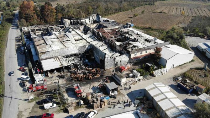 Sakarya’daki Fabrika Yangınında Oluşan Tahribat Gözler Önüne Serildi