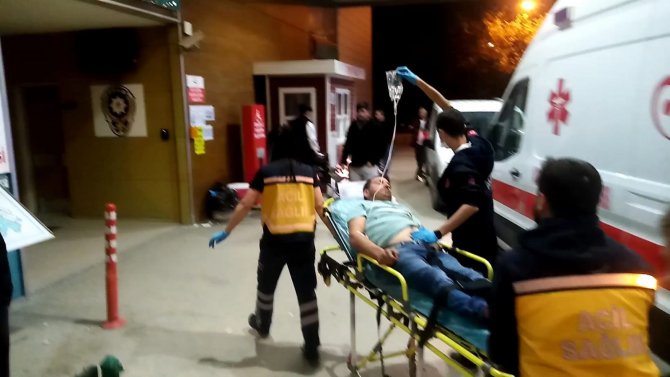 İ̇ki Grup Arasında Bıçaklı Kavga: 2 Yaralı