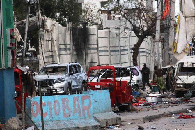 Somali’de Eğitim Bakanlığına Düzenlenen Bombalı Saldırının Bilançosu Netleşiyor: 100 Ölü, 300 Yaralı