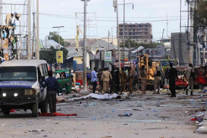 Somali’de Eğitim Bakanlığına Düzenlenen Bombalı Saldırının Bilançosu Netleşiyor: 100 Ölü, 300 Yaralı