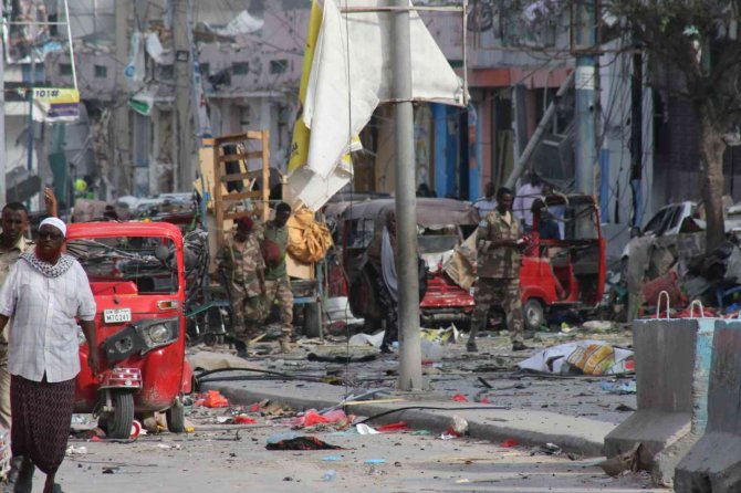 Somali’de Eğitim Bakanlığına Düzenlenen Bombalı Saldırının Bilançosu Netleşiyor: 100 Ölü, 300 Yaralı