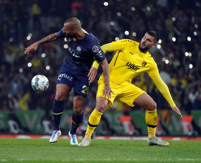 Spor Toto Süper Lig: İ̇stanbulspor: 2 - Fenerbahçe: 5 (Maç Sonucu)