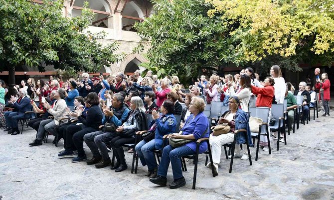 Tarihi Kervansaray’da Atatürk’ün Sevdiği Şarkılar Yankılandı