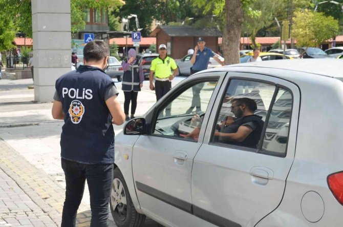 Uşak’ta 1489 Araç Sürücüsüne Para Cezası Kesildi