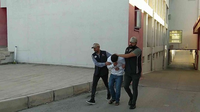 El Kaide Ve Deaş’ın Sözde Eski Kadısı Adana’da Yakalandı