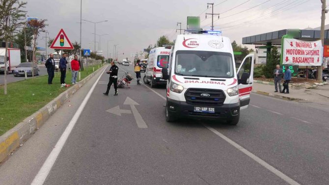 Motosiklet Yayaya Çarptı: 2 Yaralı