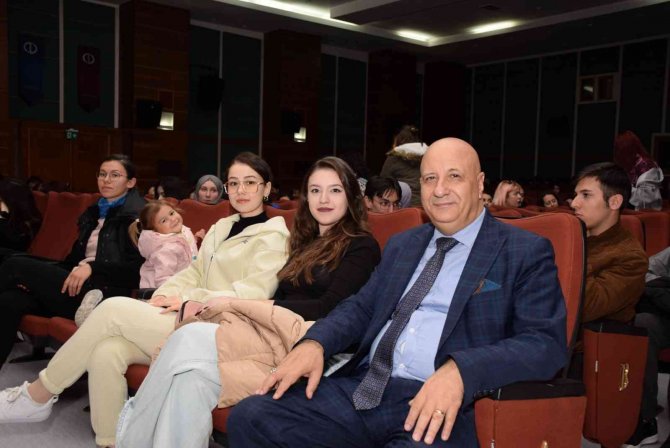 Anadolu Üniversitesi Öğrencilerini Yerli Ve Yabancı Filmlerle Buluşturuyor