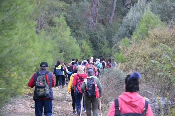 Tünektepe “Cumhuriyet Yolu’nda” Doğa Yürüyüşü
