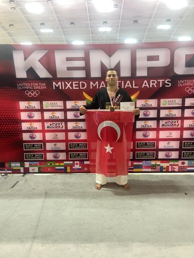 Karslı Milli Boksör Ilgar Çelik, Avrupa Şampiyonu Oldu