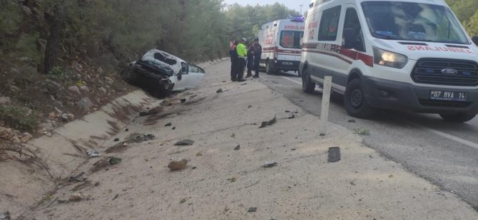 Antalya’da Trafik Kazası; 2 Yaralı