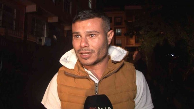 Arnavutköy’de Bir Gecekonduda Korkutan Yangın: Alevler Geceyi Aydınlattı