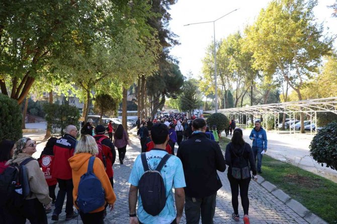 Efeler’de Doğa Tutkunlarından Cumhuriyet Yürüyüşü