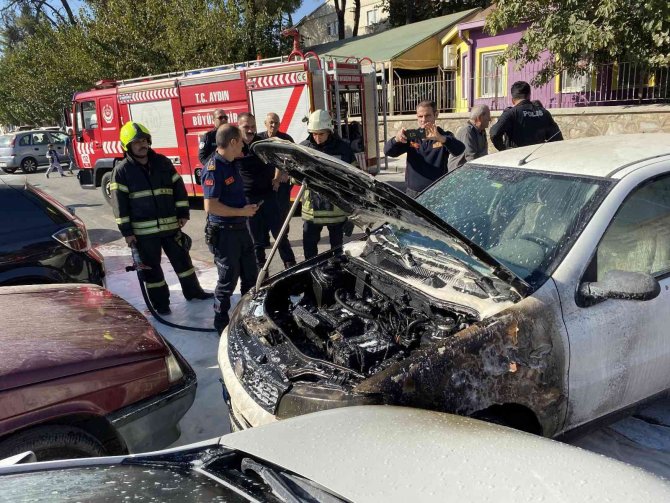 Yanan Otomobil Park Halindeki Araçların Arasına Daldı