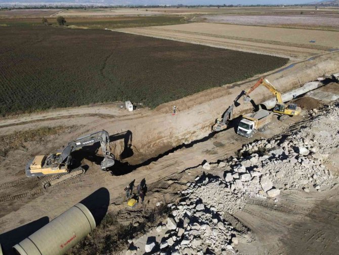 Koçarlı’da Dev Borular Yer Altına İndi