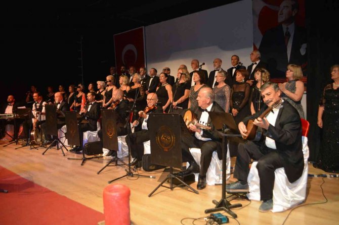 Ayvalık’ta Mesut Duran Müzik Derneği Korosu’ndan Unutulmaz Konser